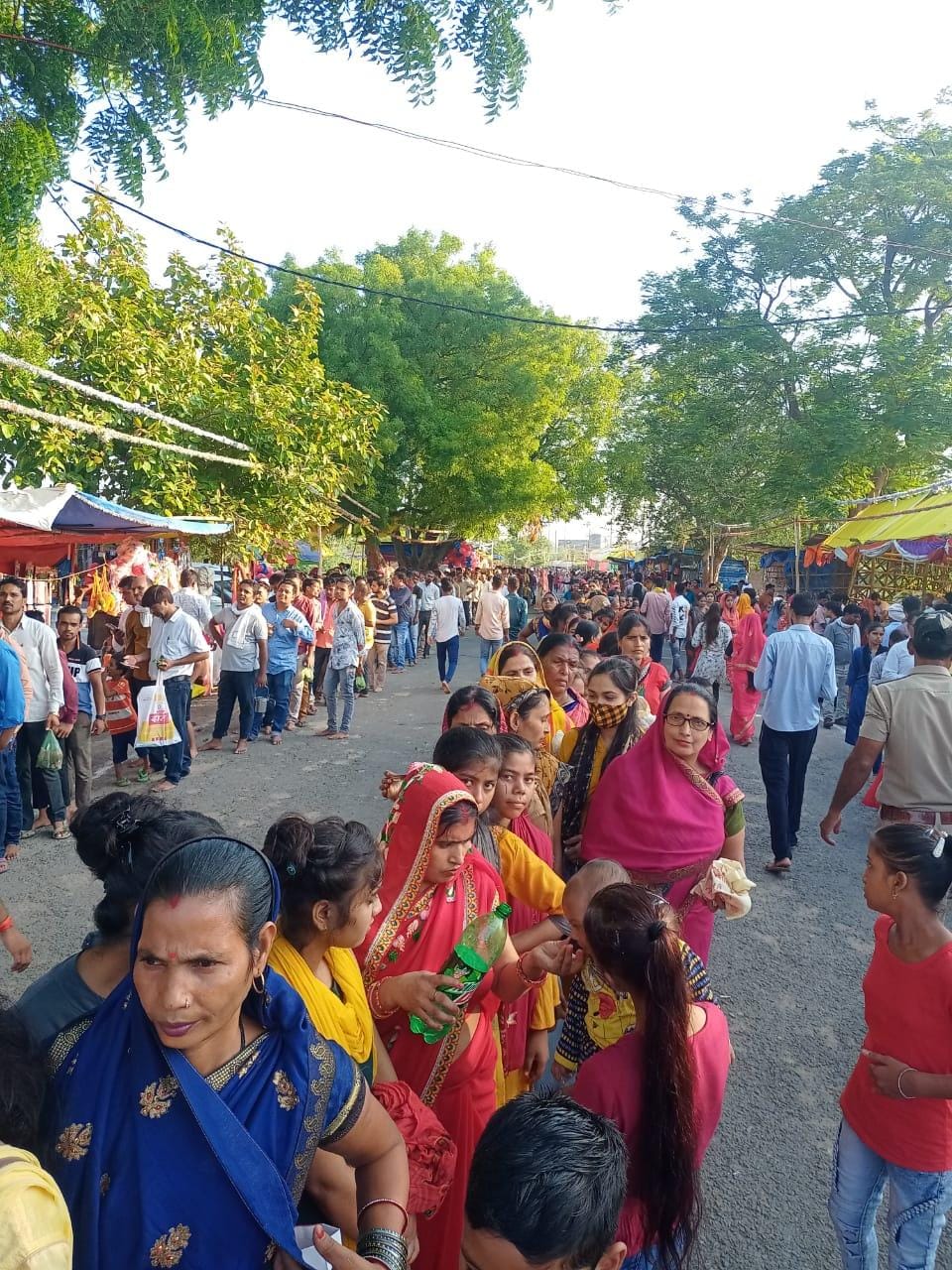 Auraiya: Flood of faith in pagodas