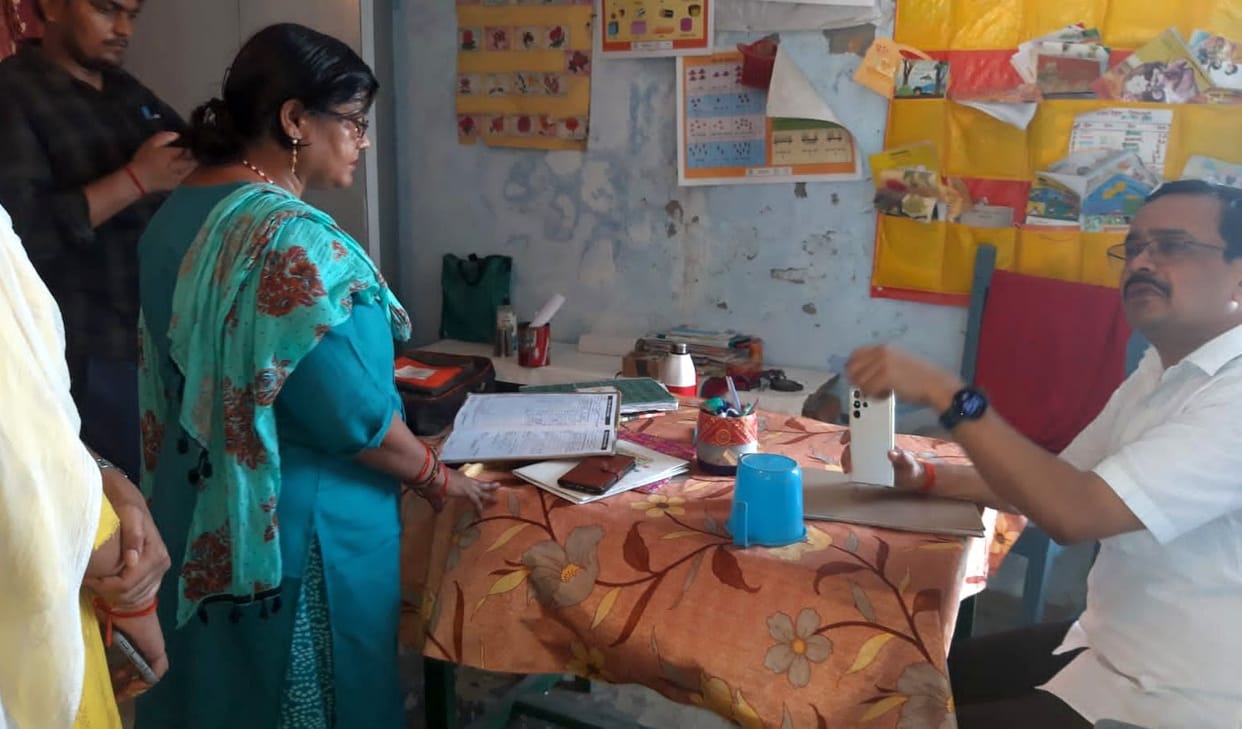 Hardoi, One day's salary deducted for 41 teachers found absent