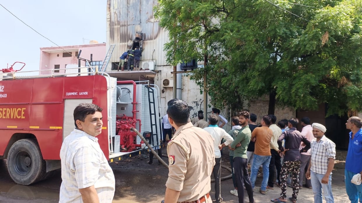Massive fire broke out in lock factory in Aligarh