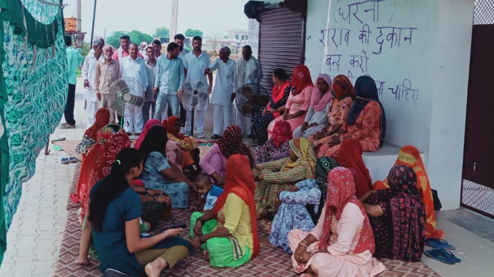 Villagers of Bhodiakheda village protest against liquor shop