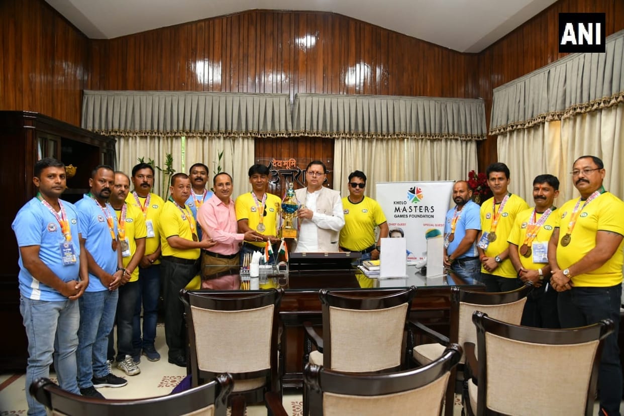 Uttarakhand News: CM Pushkar Singh Dhami felicitated Gold and Bronze medal winners of National Khelo Masters Games Today