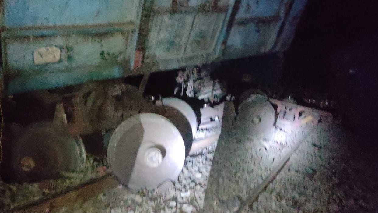 Major accident in Ratlam Railway Division, 16 wagons of goods train derailed, many trains affected on Delhi-Mumbai rail route