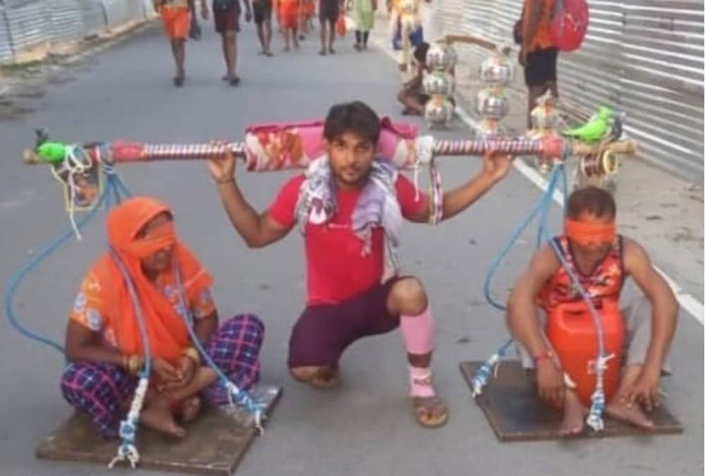Kanwar Yatra 2022: Ghaziabad Youth reached haridwar after bring parents in kanwar on his shoulder