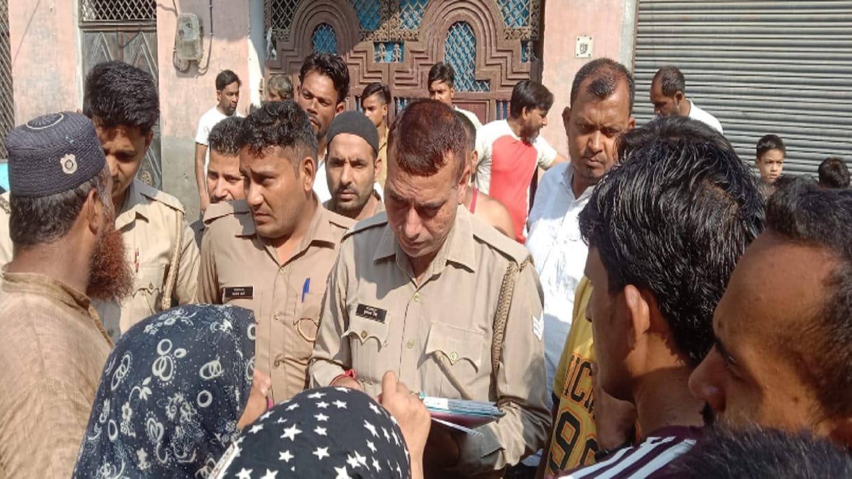 School occupied in Meerut, children created ruckus and said we want justice