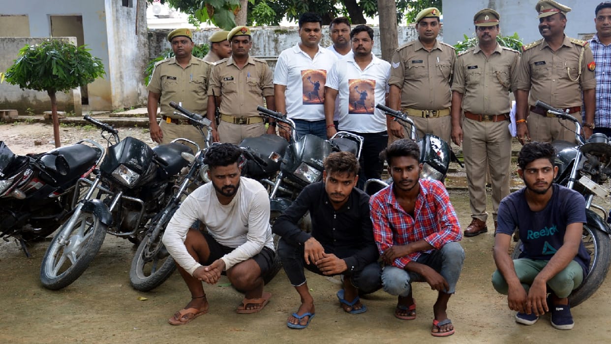Muzaffarnagar police has arrested four vehicle thief with 10 bike and scooty