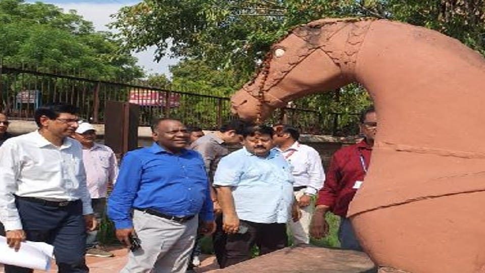 Agra Metro Rail will pass near Patthar Ghoda monument