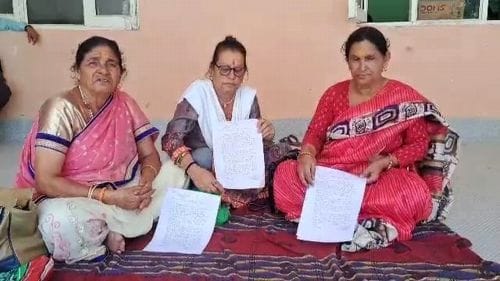 State agitating women staged a sit-in