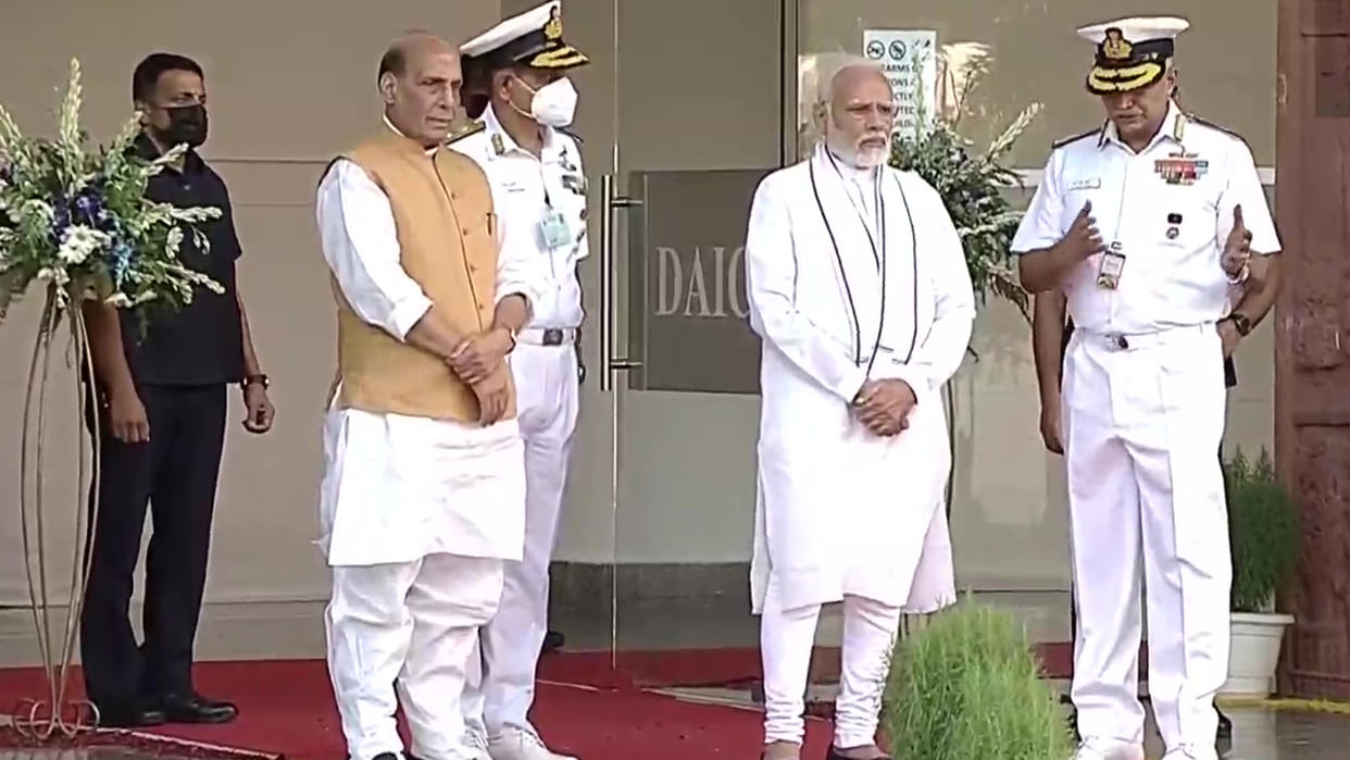 PM Narendra Modi Defence Minister Rajnath Singh attend the NIIO Naval Innovation and Indigenisation Organisation Seminar Swavlamban