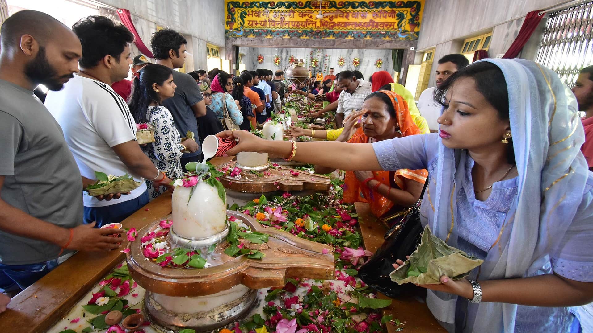 On the first Monday of Sawan became Shiva Bol bom everywhere