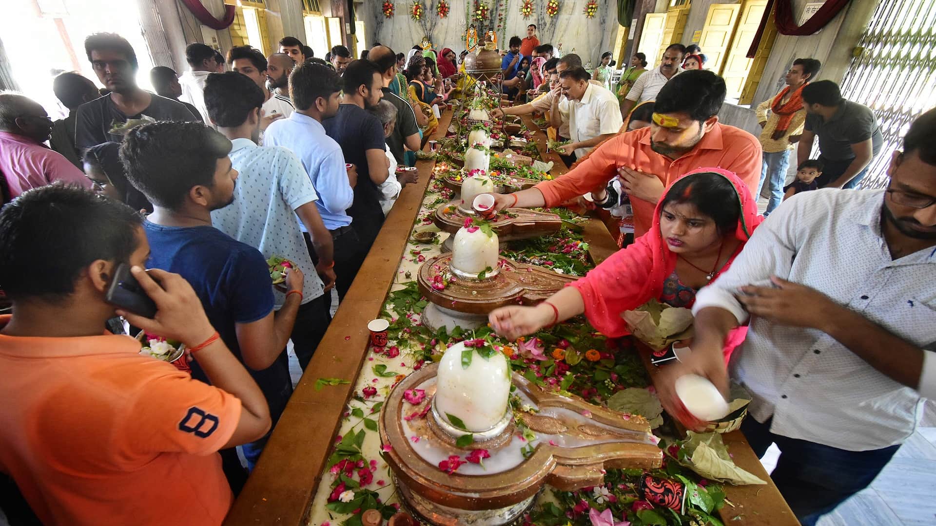 On the first Monday of Sawan became Shiva Bol bom everywhere