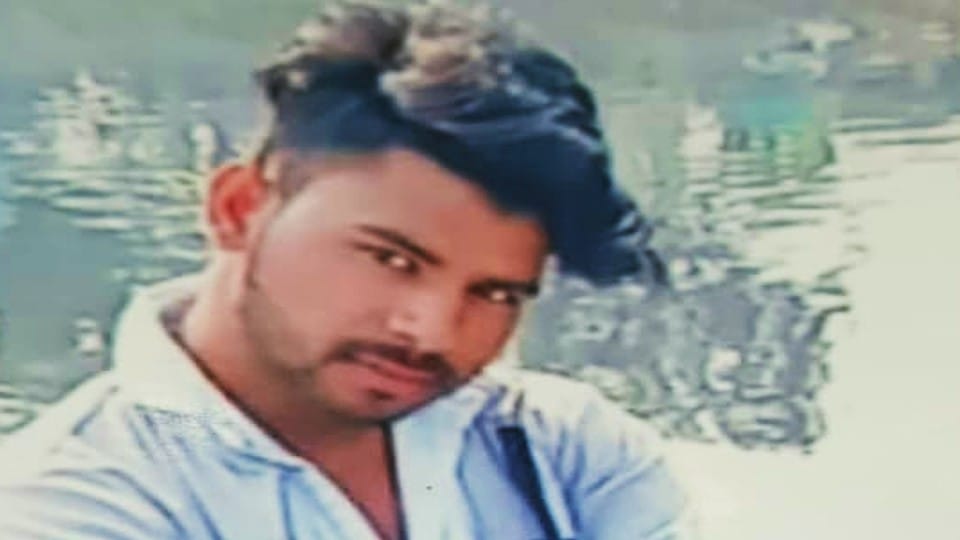 Police removed the dead body of man from the grave after nine months in Agra
