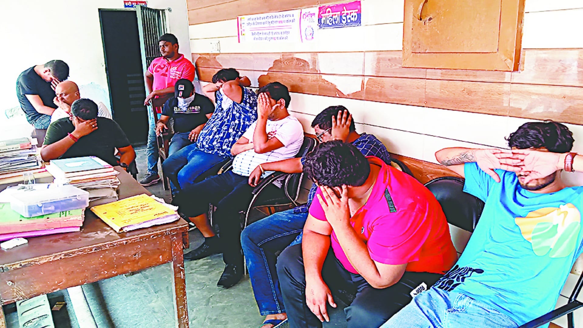 Online Casino in Meerut: resort was taken on lease, casino party was on with liquor and kebabs, police arrested many