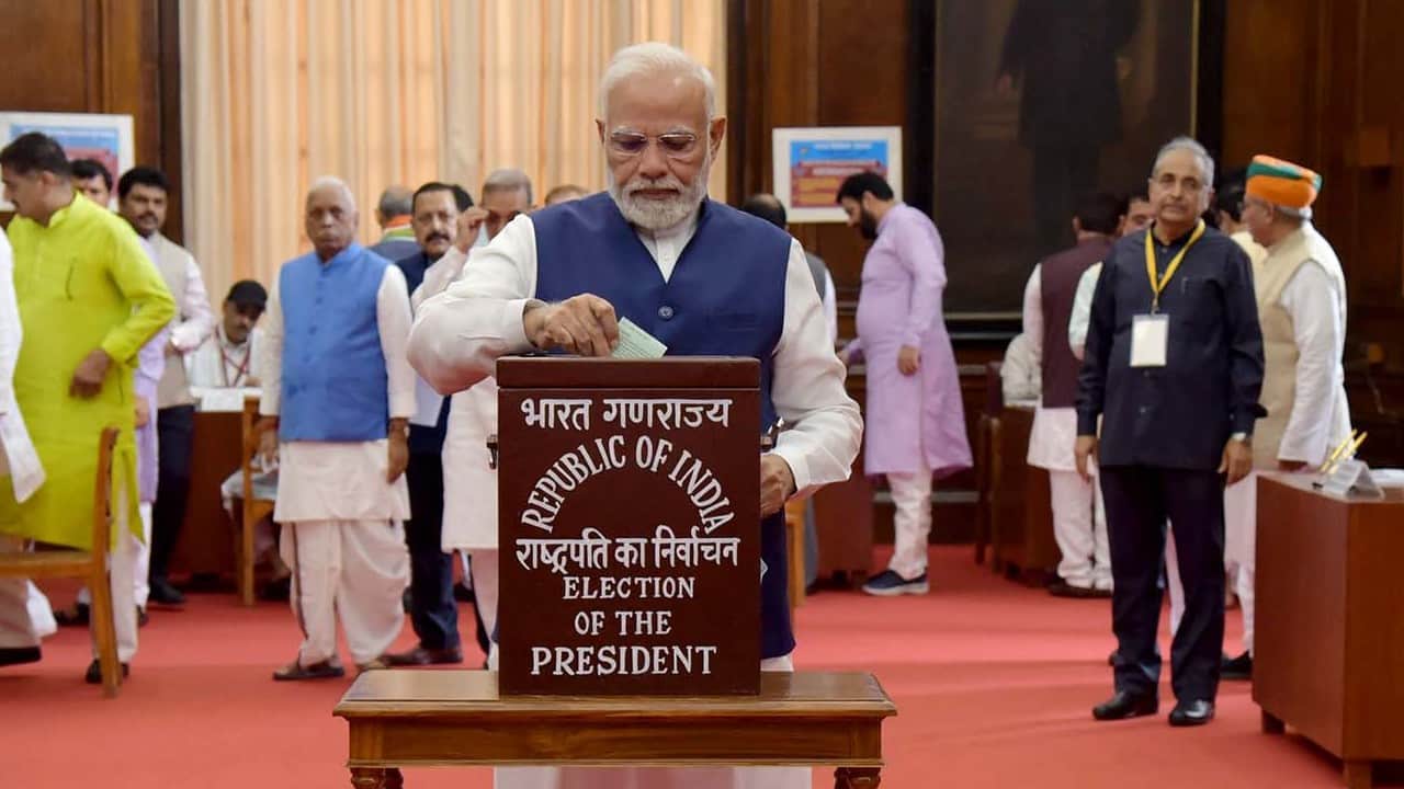 President Election: Prime minister Narendra Modi, Home minister Amit Shah, CM Yogi cast their vote, former PM Manmohan Singh arrived in wheelchair