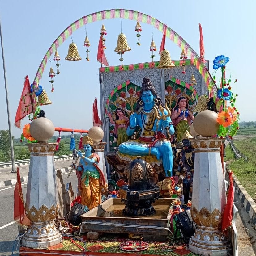 Kanwar Yatra: Bhola dancing and playing Damru