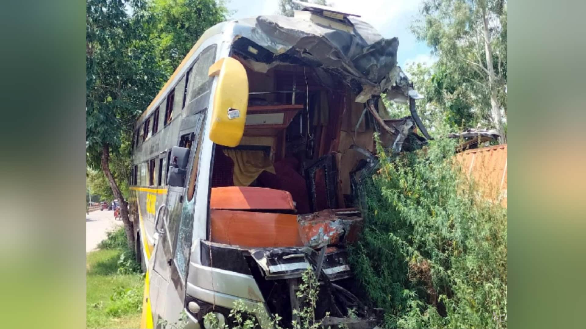 rampur road accident news passenger told Songs were playing in bus suddenly there was a loud bang