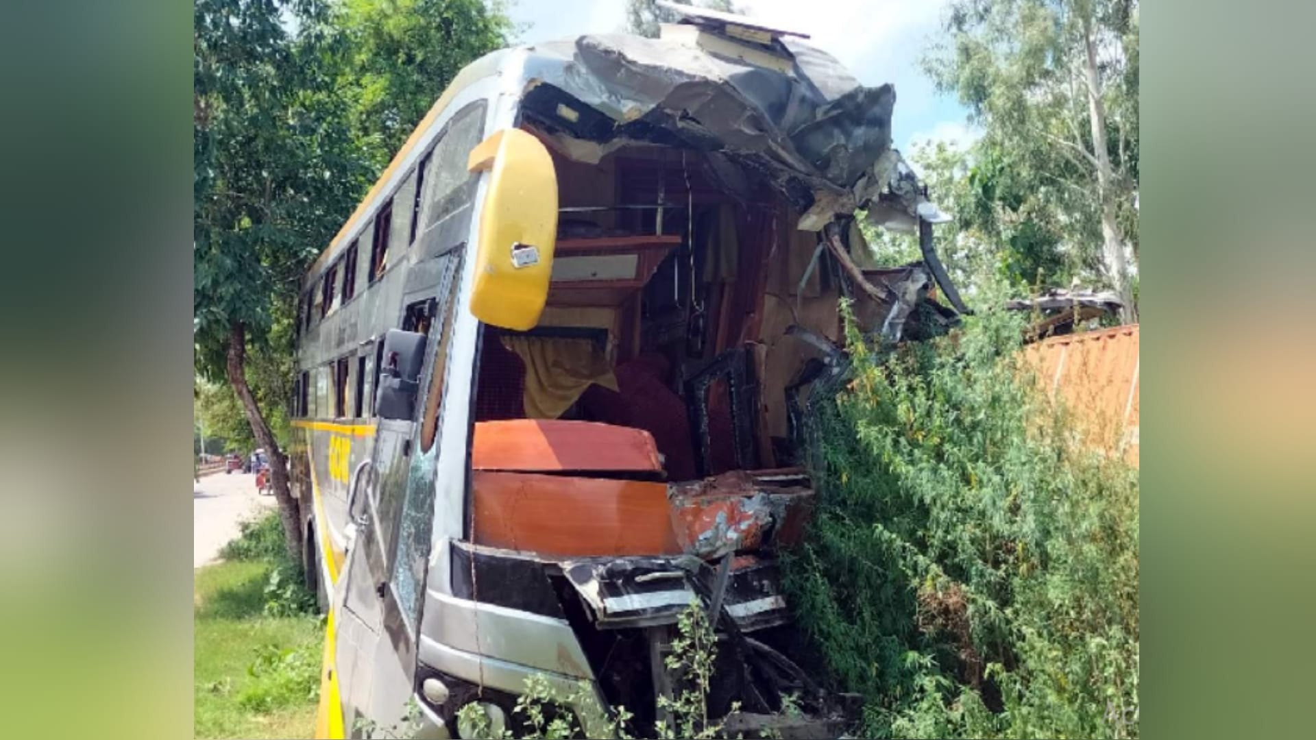 rampur road accident news Five people of Shahjahanpur died in a horrific accident