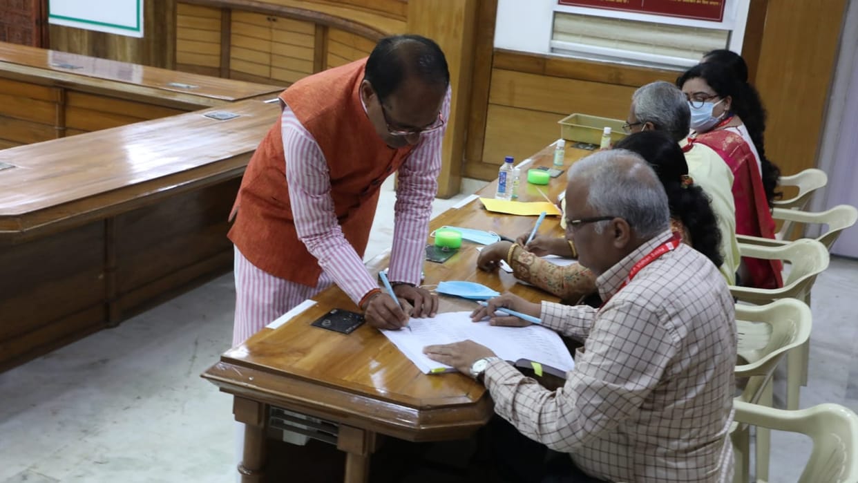 President Election: Congress MLA Sachin Birla casts his vote in favor of Draupadi Murmu in the presidential election