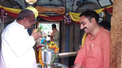Cabinet Minister Sanjay Nishad in Mirzapur today Will have darshan of mother Vidhyavasini and will also hold