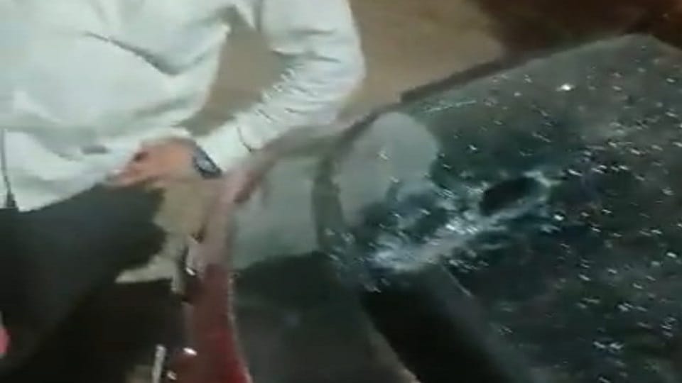SP MLA Irfan Solanki car who came to visit Lulu Mall broke