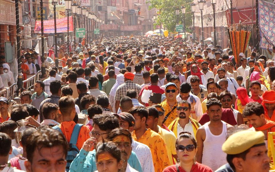Sawan 2022 First Monday Kashi Vishwanath Dham Varanasi  turned saffron har har mahadev chants
