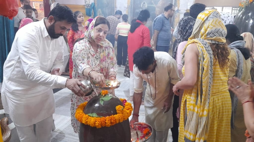 hundreds of Devotees gathered on first Monday of Sawan in city of temples jammu
