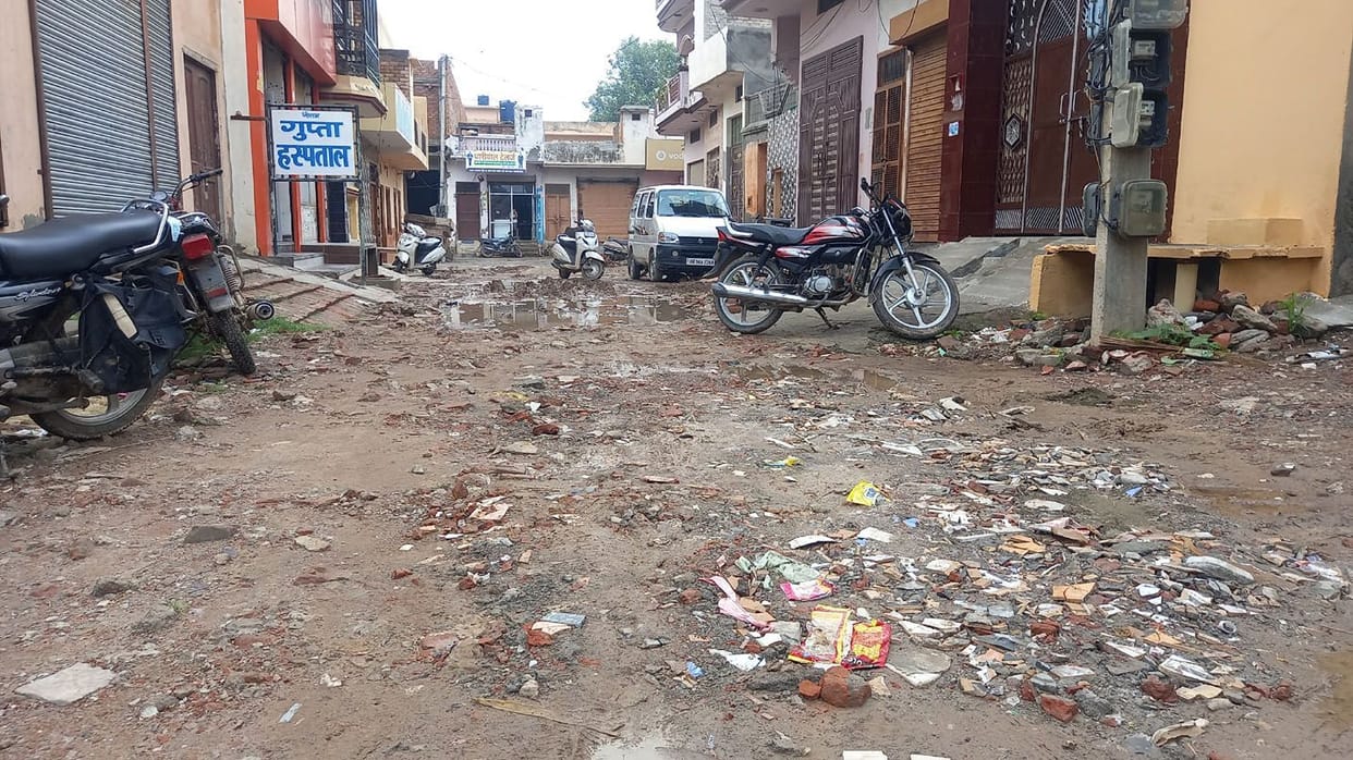 The condition of the streets deteriorated, the city government should take care