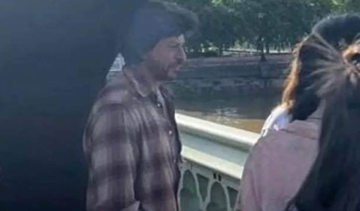 Shahrukh Khan Starrer Dunki Movie Leaked Photo goes Viral on social media Angry Fans ask to Delete Post