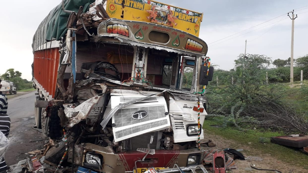 Accident in Tonk bus driver died in collision between bus and truck on Malpura Jaipur state Highway