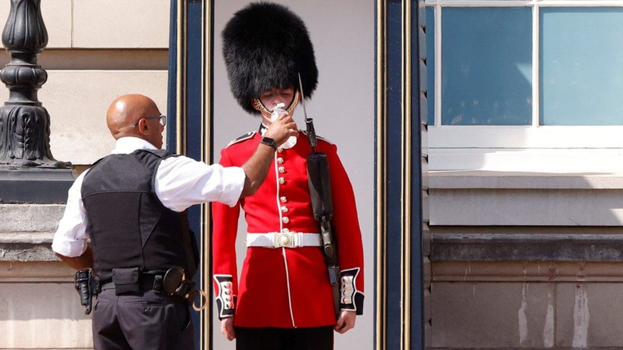 UK to Face Hottest day ever as Britishers are asked to stay indoors amid temperature expected to cross 40 degree celsius and Red Alert imposed
