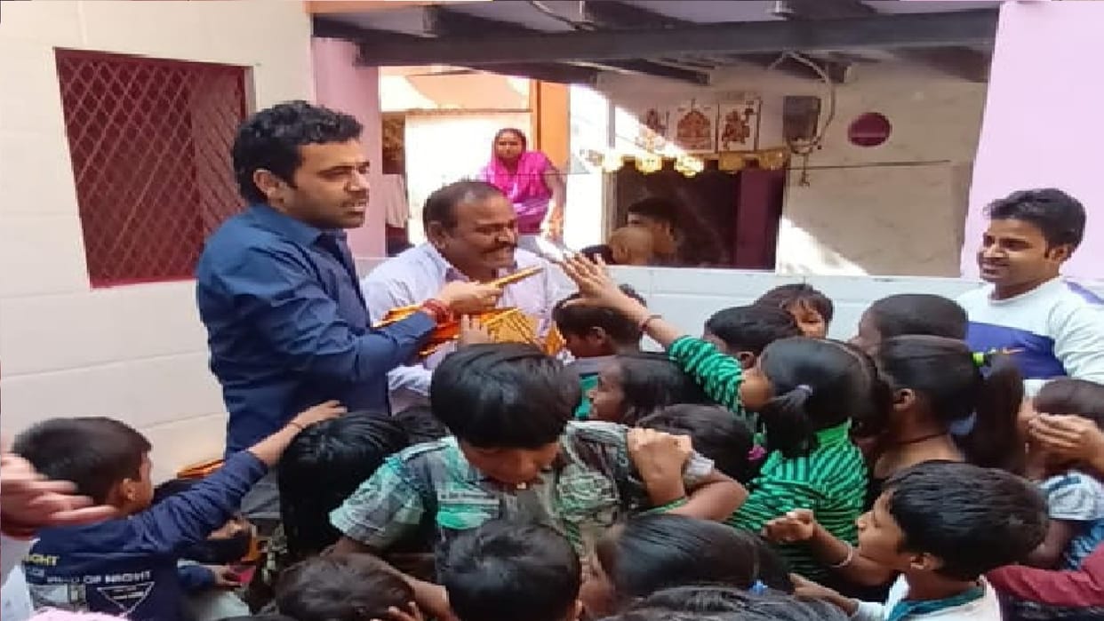 Social worker distributed books to needy children in Noida