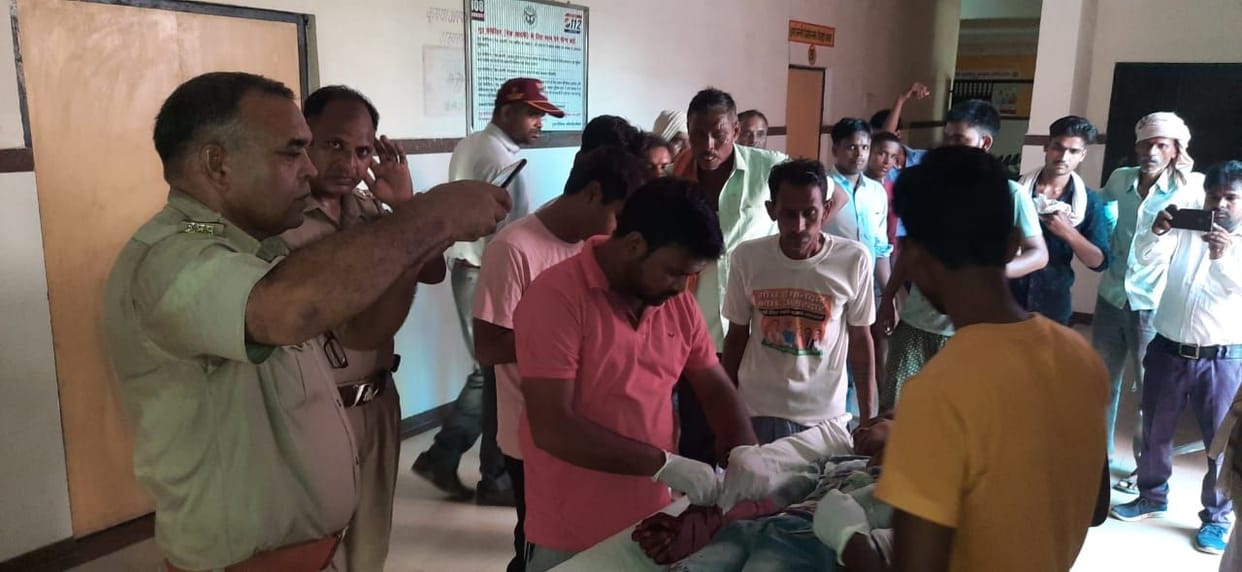 Bike riders shot the youth of Bareilly, robbed the mobile