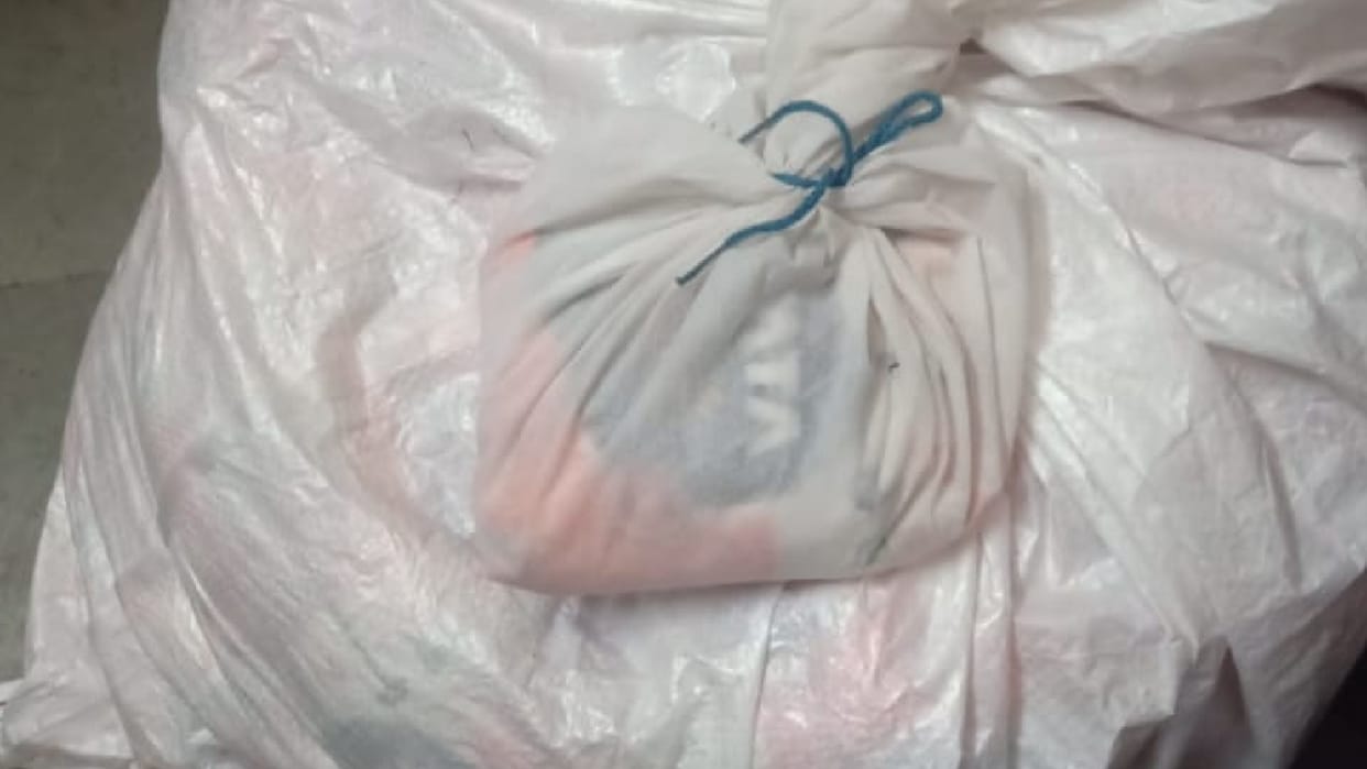 In Shivpuri, Madhya Pradesh, a case has been registered against the trader selling fake salt under the Copy Right Act, selling it in the name of a branded company.