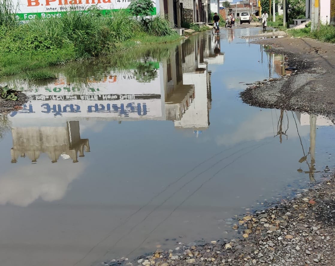 Kanwariyas will pass through the bridge of broken railing
