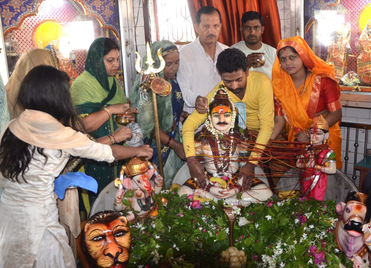On the first Monday of Sawan, the pagoda resonated with the shouts of Bol Bam