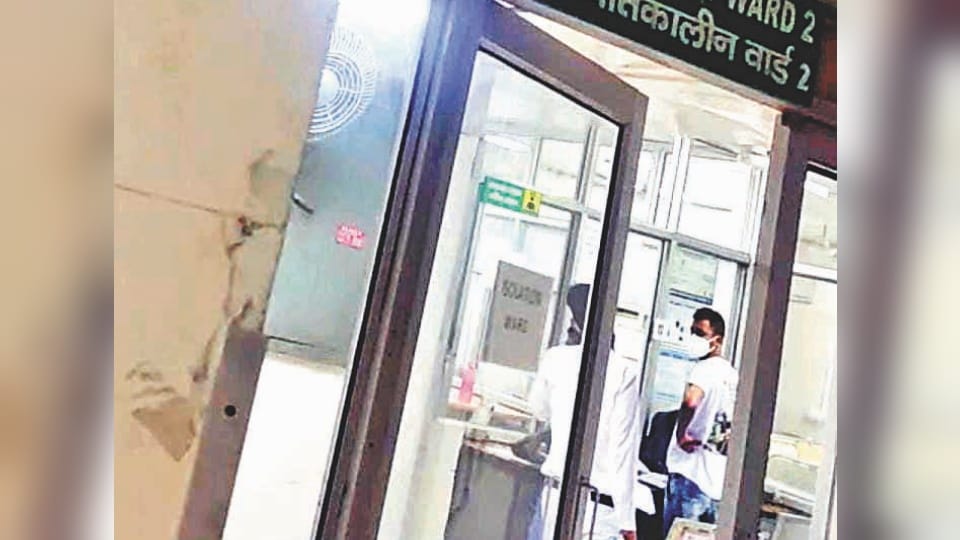 Corona Infection prevention standards are being openly ignored in Chandigarh GMSH-16 premises