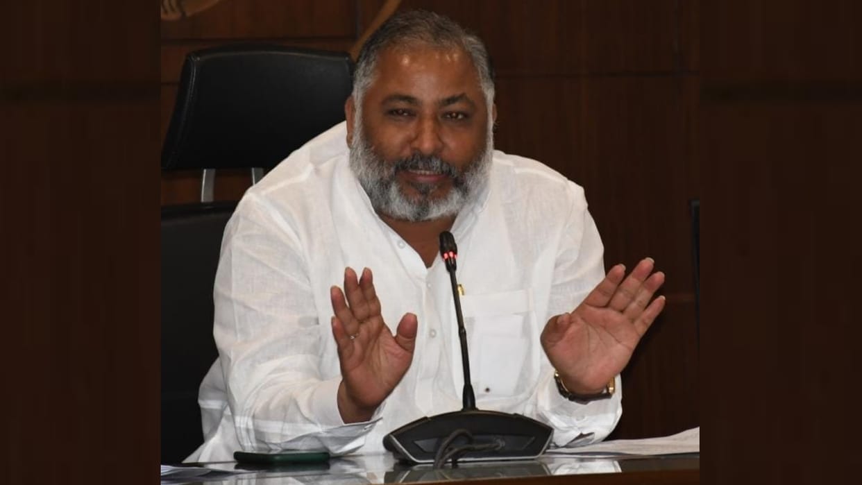 Transport minister DayaShankar Singh gives report of his department.