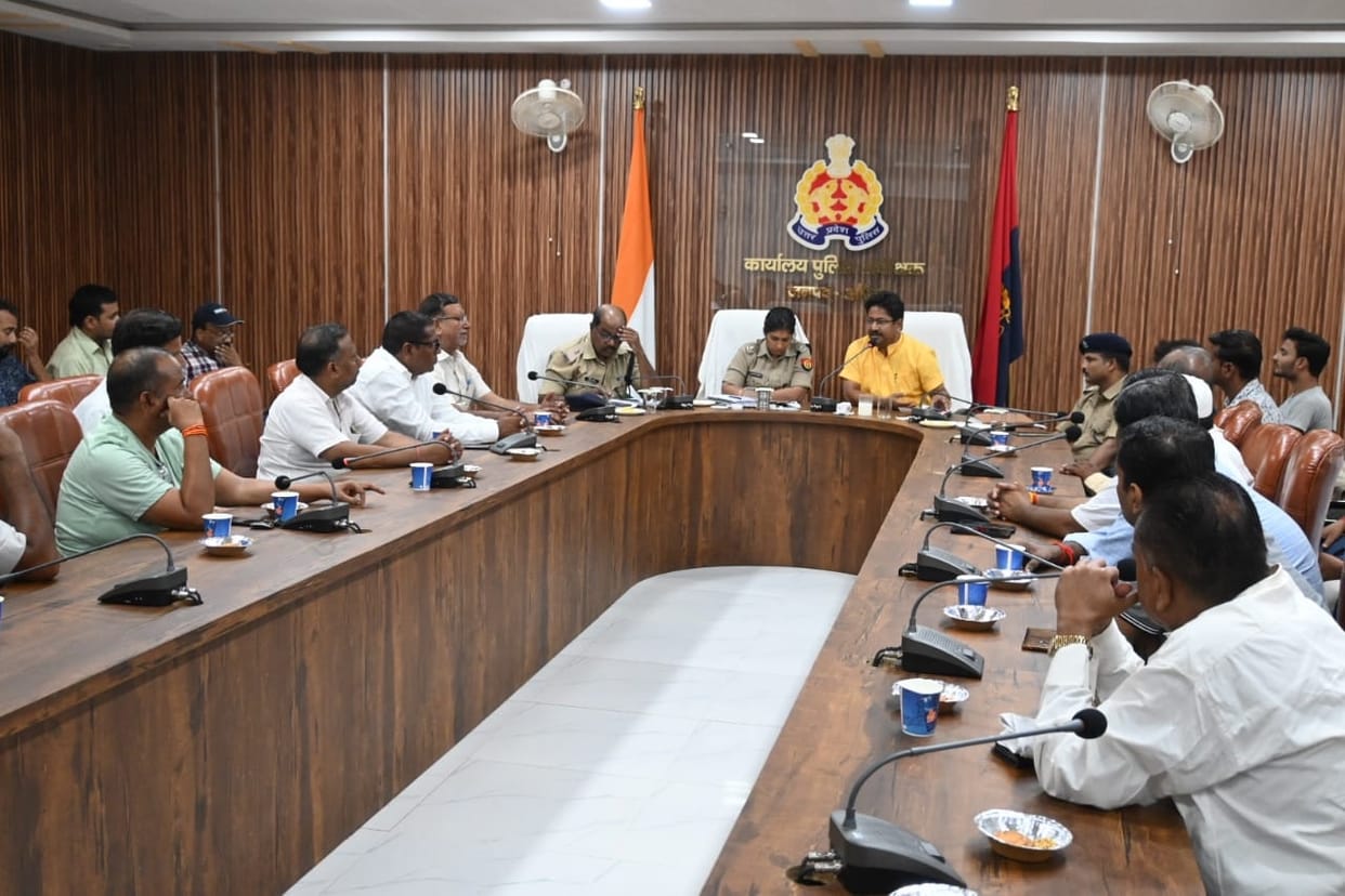 Auraiya: Traders told problems to DM and SP