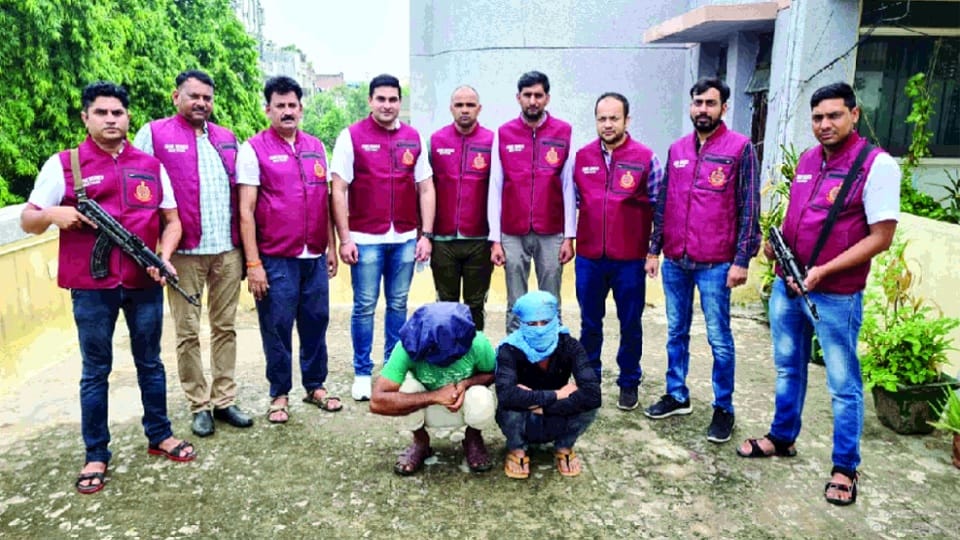Delhi Police arrested miscreants who looted by sitting in a taxi with lure of cheap fares