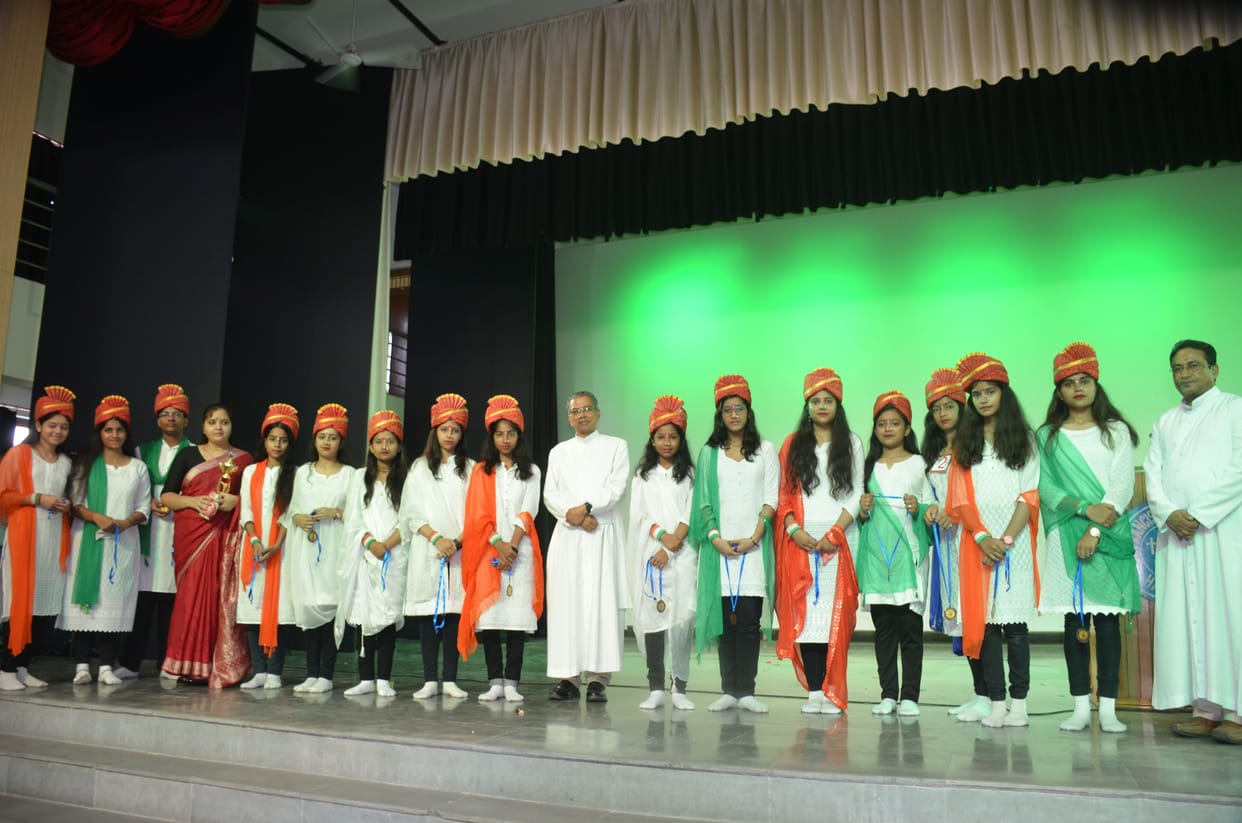 Hathras: Sant Karshni in group anthem, SSD school in folk dance