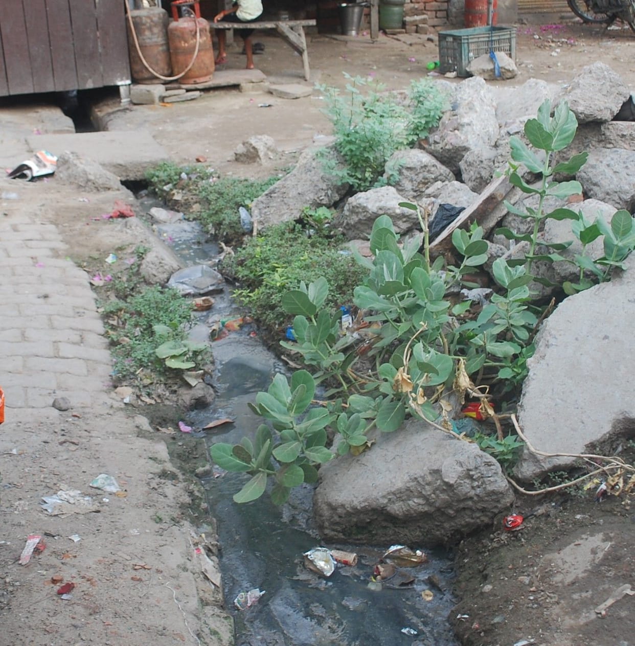 Hathras: Broken drains, dilapidated wires, piles of chaos on the seal road