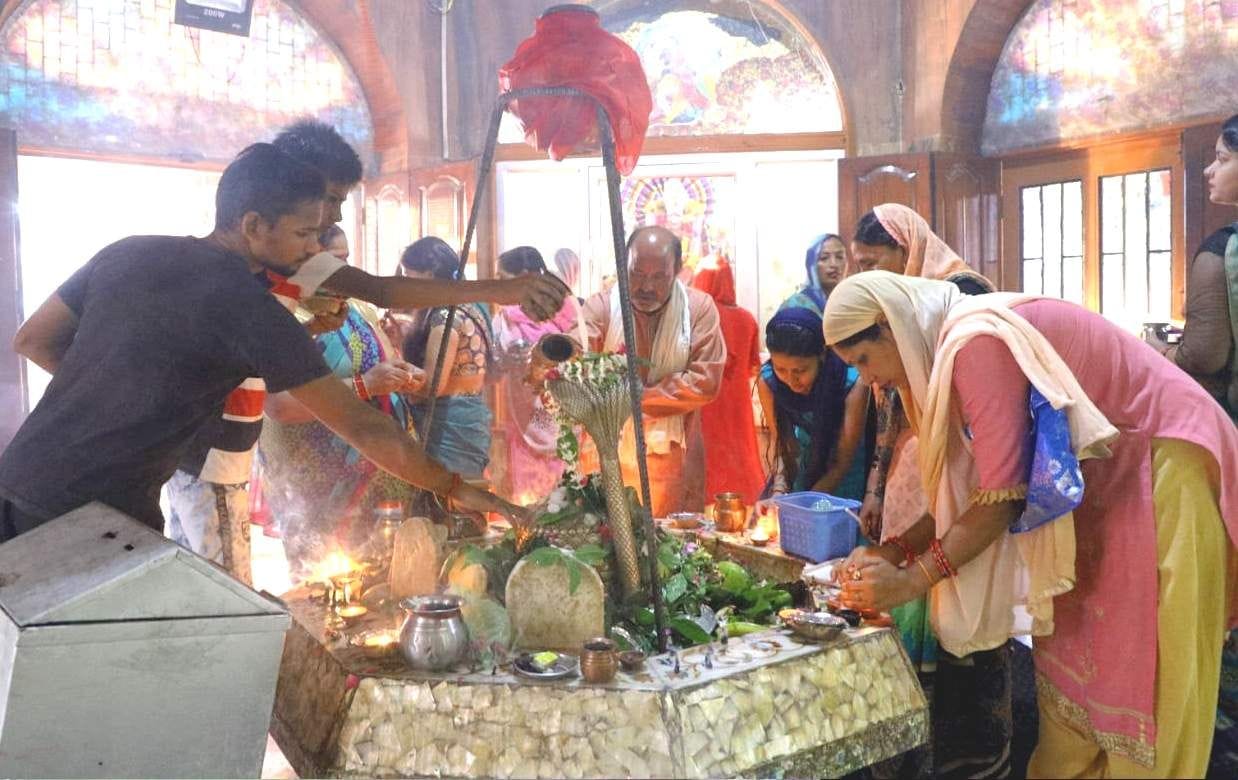 Jalabhishek done with the cheers of Har Har Mahadev and Bam Bhole