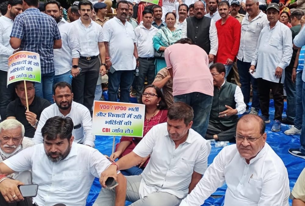 Uttarakhand News: Congress Secretariat march for allegations of irregularities in recruitment