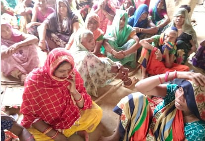 घटना के बाद रोते हुए परिजन