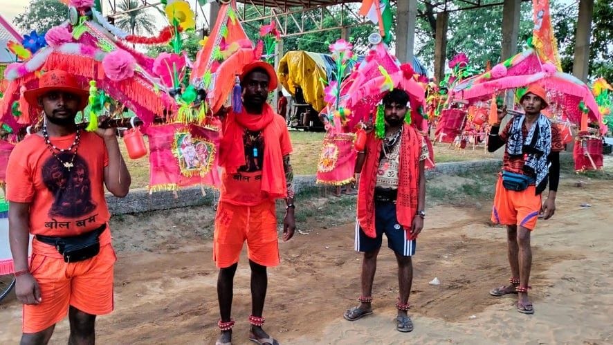 Kanwariyas are returning with a shout of bomb-bomb