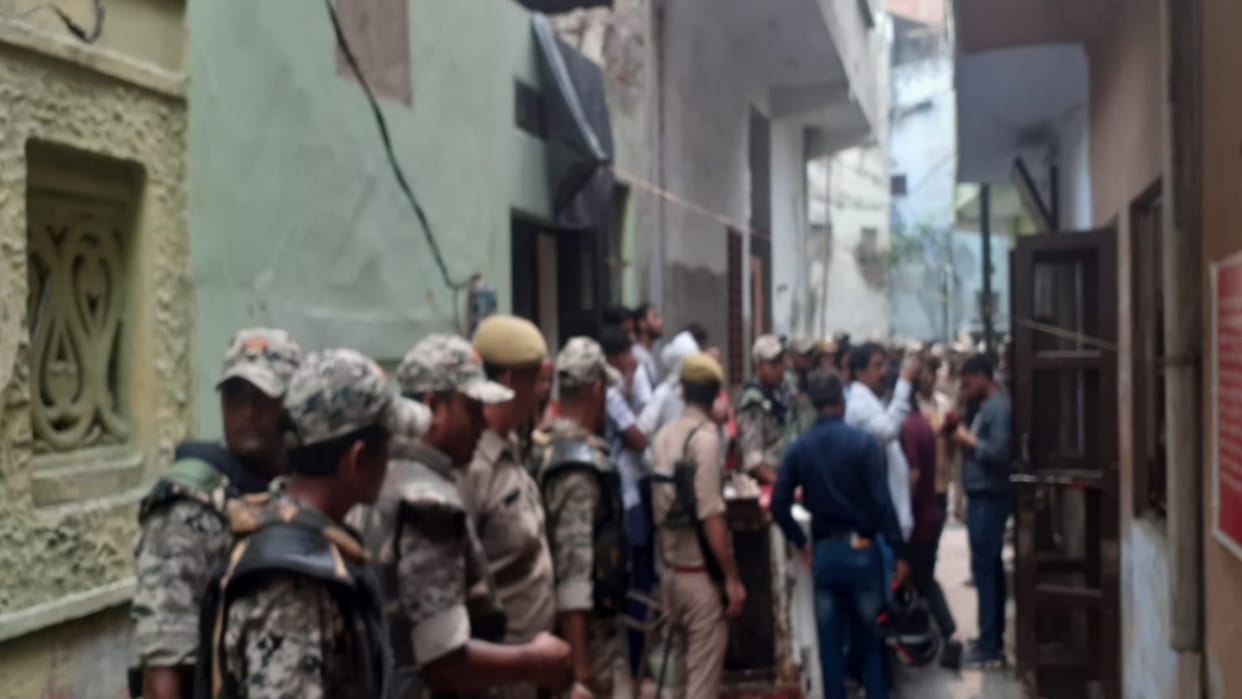 Meerut police seized property worth crores of Ajju Kabadi in Sotiganj and Patelnagar