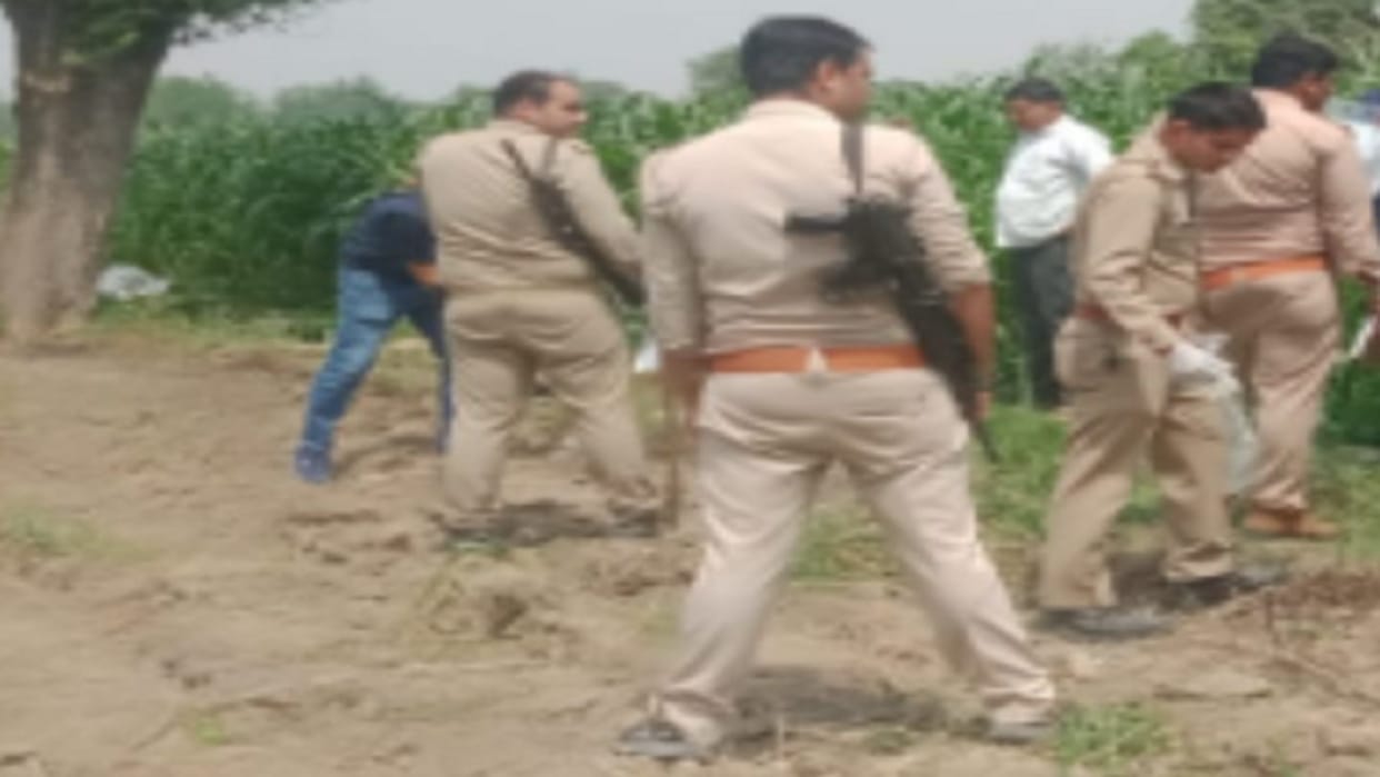 UP: Miscreant looted gold chain and earrings from two women and a girl in Incholi of Meerut