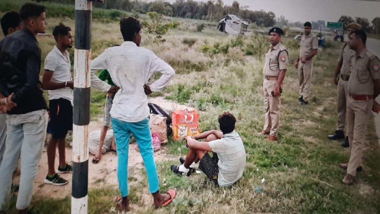 Accident in Bijnor: 12 devotees injured in road accident in the city