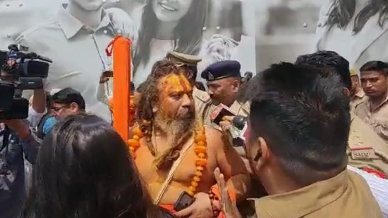 Police takes Jagadguru Paramhans in custody in Lucknow.