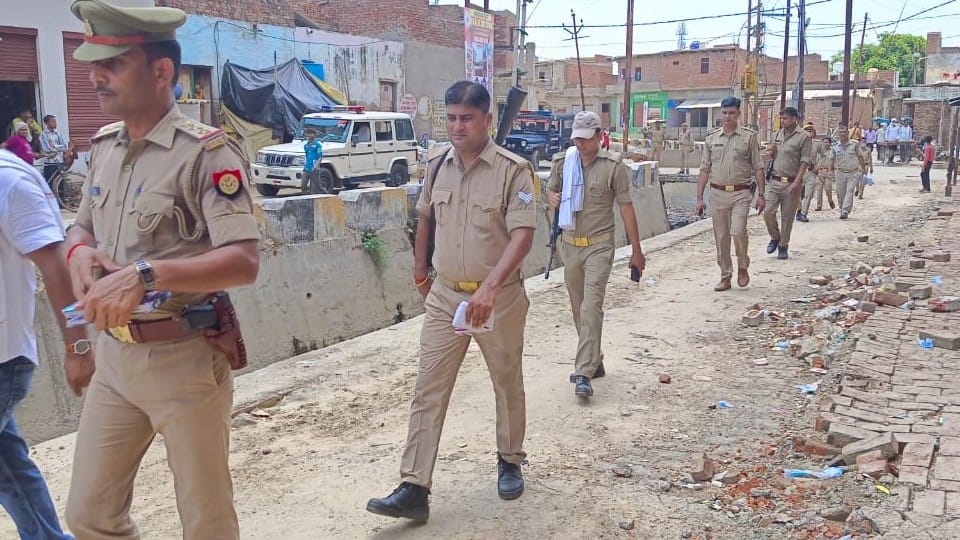 iron bolt entered the head of five-year-old girl in Firozabad