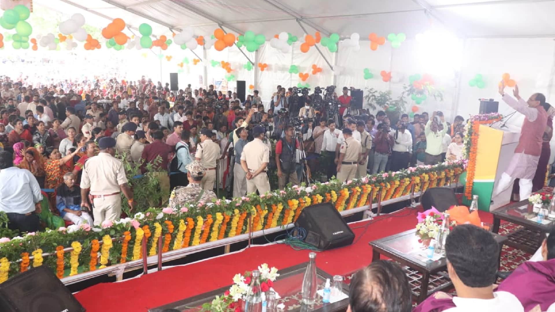 Madhya Pradesh: Shivraj said the real tiger is sitting here, told the police to come out with sticks, fix the two goons